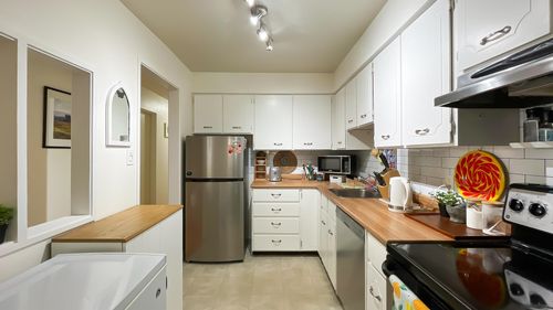 207-327 Ninth St, New Westminster, BC, V3M3V8 | Card Image