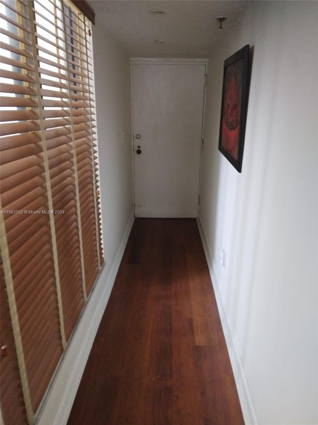 904 - 911 Ponce De Leon Blvd, Condo with 2 bedrooms, 2 bathrooms and null parking in Coral Gables FL | Image 8