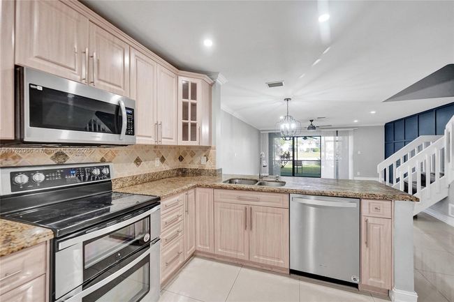 2407 - 3325 Carambola Cir S, Condo with 2 bedrooms, 3 bathrooms and null parking in Coconut Creek FL | Image 4