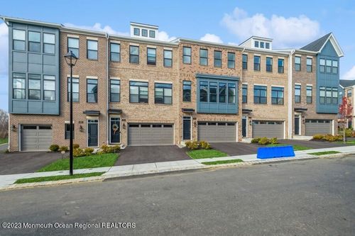 3 Blaisdell Ct, Middletown, NJ, 07748-3569 | Card Image