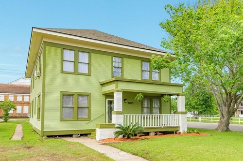 331 W Broad St, Freeport, TX, 77541-5729 | Card Image