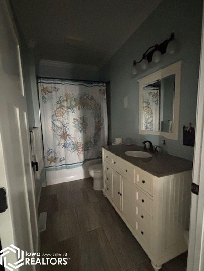 20170 Highway 2, Home with 5 bedrooms, 4 bathrooms and null parking in Bloomfield IA | Image 13