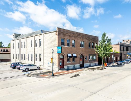 200-119 E 4th St, Cedar Falls, IA, 50613-2825 | Card Image