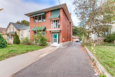 132 Allen St E, Home with 5 bedrooms, 3 bathrooms and 6 parking in Waterloo ON | Image 3