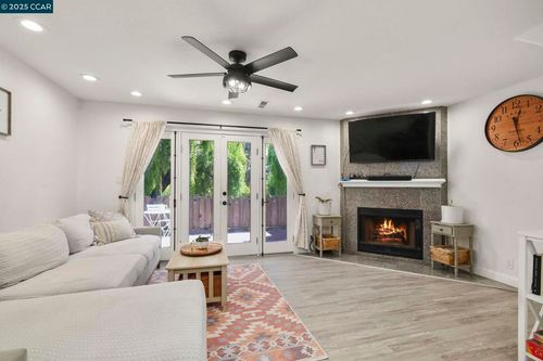 apt-303-394 Ilo Ln, Danville, CA, 94526-2504 | Card Image