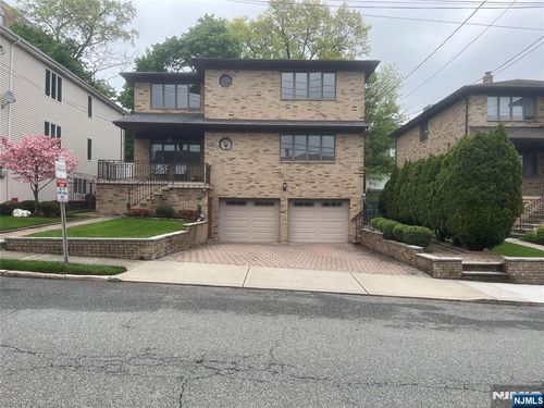 330 10th St, Palisades Park, NJ, 07650-2206 | Card Image
