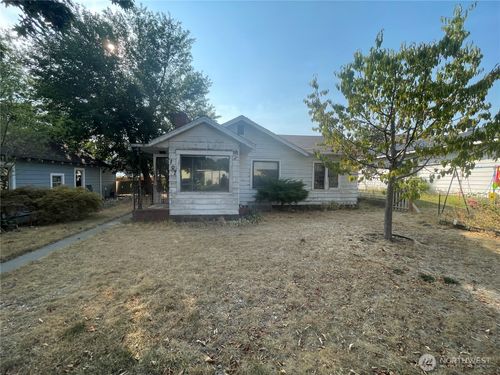 107 N Cedar St, Omak, WA, 98841-9716 | Card Image