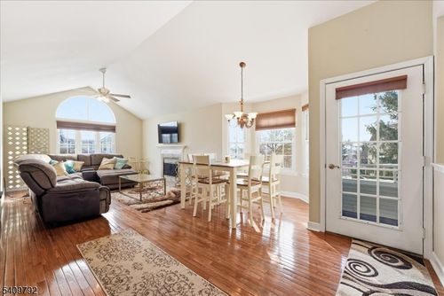 402 Porter Way W, Bridgewater, NJ, 08807-3537 | Card Image