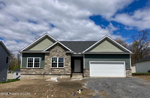 509 Wisteria Dr, Pittston, PA, 18641-3207 | Card Image