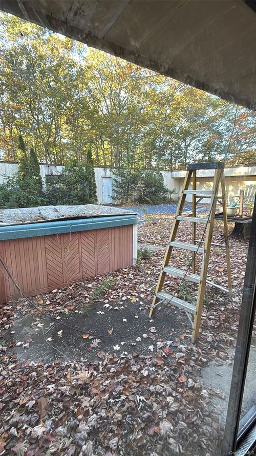 23 N Quarter Rd, Westhampton, NY, 11977-1001 | Card Image