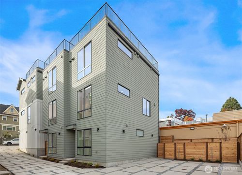 b-4422 1st Ave Ne, Seattle, WA, 98105 | Card Image