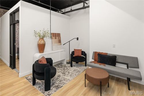 e-917 Broadway, Hannibal, MO, 63401-4200 | Card Image