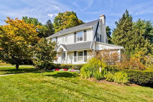 141 Dartmouth St, Holyoke, MA, 01040-2045 | Card Image