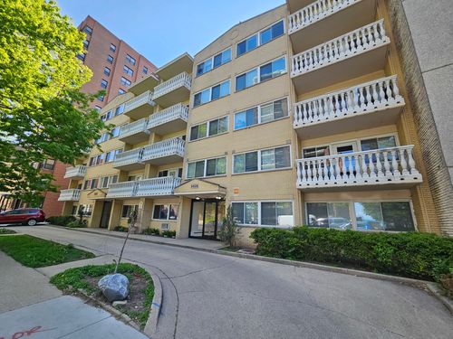 3f-5906 N Sheridan Rd, Chicago, IL, 60660-5126 | Card Image