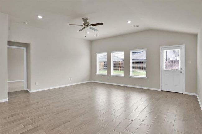 10111 Basil Beebalm Trce, House other with 3 bedrooms, 2 bathrooms and 2 parking in Magnolia TX | Image 7