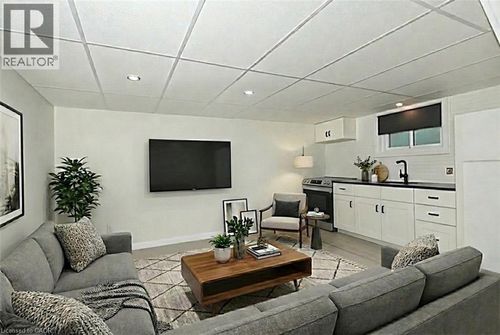 6 Ridley Ave, Welland, ON, L3B4G1 | Card Image