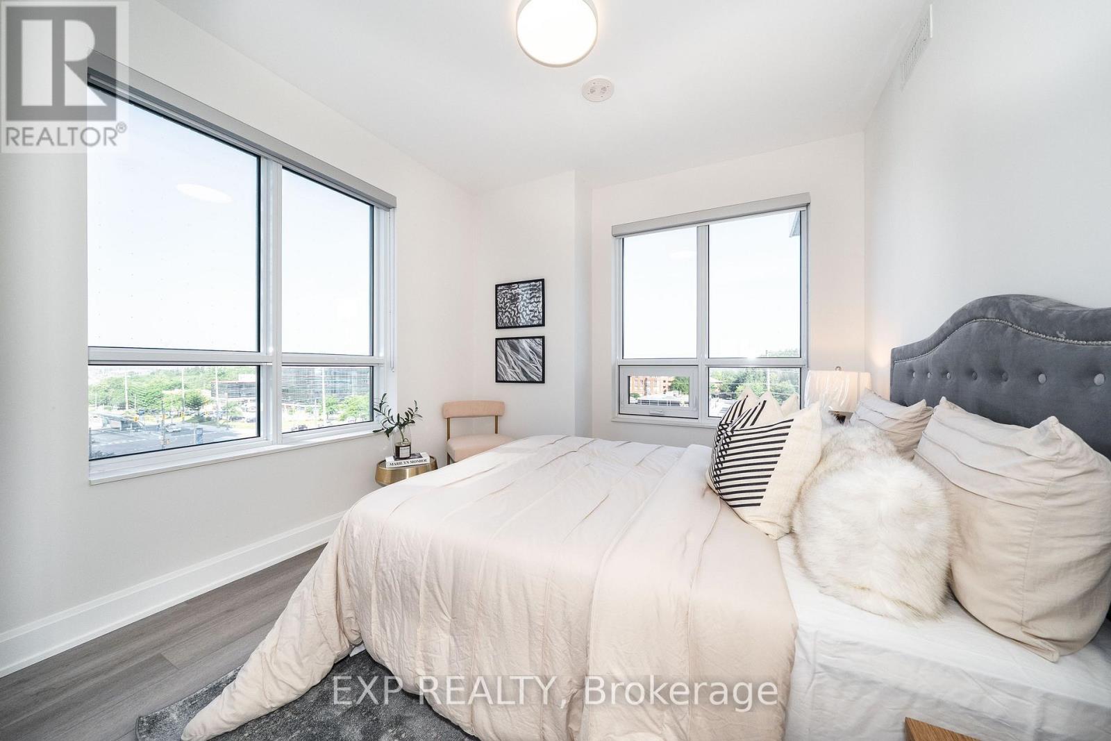Residential in Markham (Commerce Valley) 3