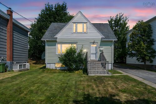 13 Convoy Ave, Halifax, NS, B3N2P5 | Card Image
