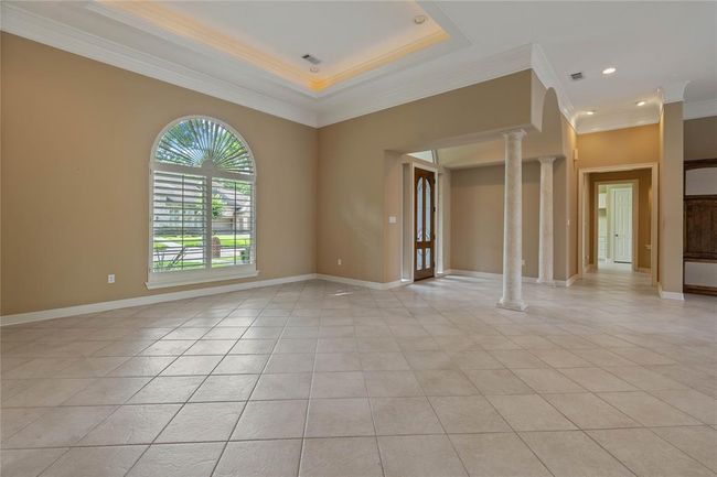 Super open concept - great for entertaining. | Image 12