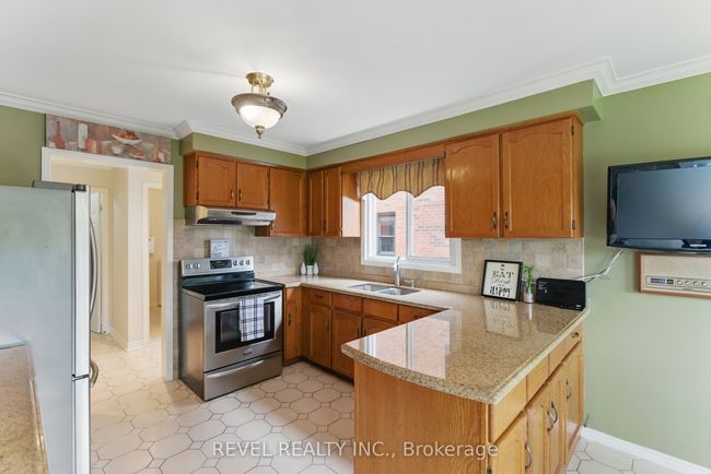 1076 Roxborough Dr, House other with 4 bedrooms, 3 bathrooms and 2 parking in Oakville ON | Image 14