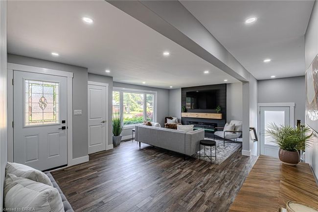 112 Wood St, House other with 5 bedrooms, 2 bathrooms and 4 parking in Brantford ON | Image 4