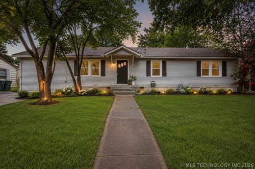 726 Florence Ave, Claremore, OK, 74017-7223 | Card Image