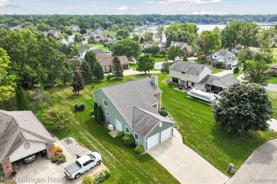 16085 Silver Bend Drive, Home with 3 bedrooms, 2 bathrooms and null parking in Argentine Twp MI | Image 2