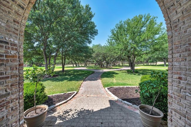 565 Lost Hunters Cyn, House other with 5 bedrooms, 5 bathrooms and 3 parking in China Spring TX | Image 8