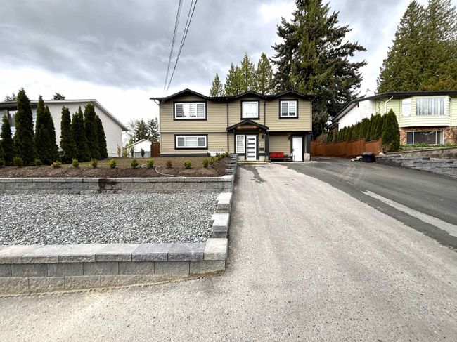 32545 Ptarmigan Drive, House other with 5 bedrooms, 2 bathrooms and 4 parking in Mission BC | Image 2