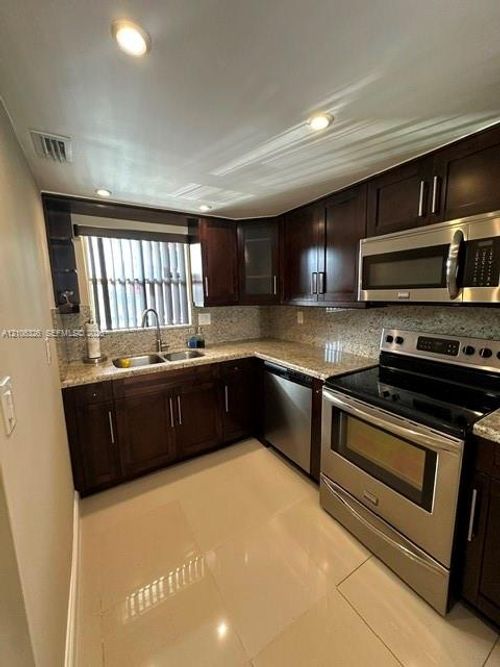 k212-220 Nw 87th Ave, Miami, FL, 33172 | Card Image