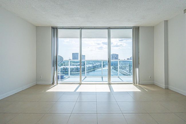 1021 - 3800 S Ocean Drive, Condo with 2 bedrooms, 2 bathrooms and null parking in Hollywood FL | Image 11