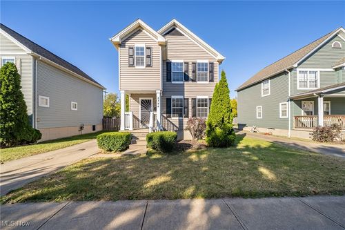 2394 E 39th St, Cleveland, OH, 44115-3053 | Card Image