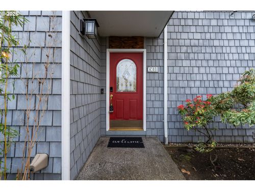 601 N Tomahawk Island Dr, Portland, OR, 97217-7971 | Card Image