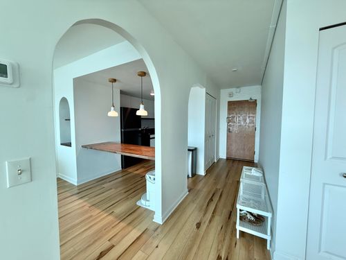 17a-555 E William St, Ann Arbor, MI, 48104-2427 | Card Image