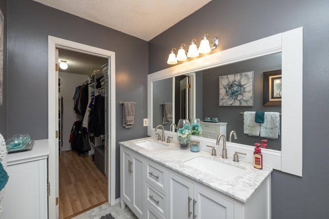 Upper Level Full Bath | Image 22