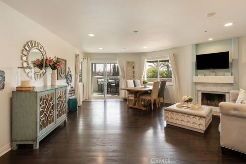 105-400 Lake St, Huntington Beach, CA, 92648-5813 | Card Image