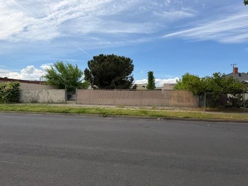 537 N Argonaut St, Stockton, CA, 95203-2619 | Card Image