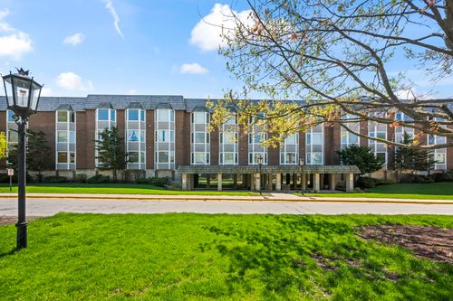 2k-201 Thames Pkwy, Park Ridge, IL, 60068-3678 | Card Image