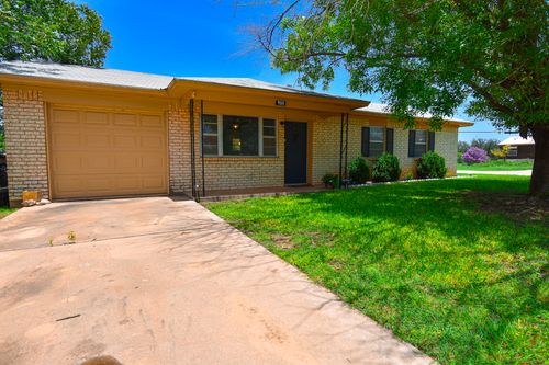 900 Sagemont Dr, Brady, TX, 76825-7206 | Card Image