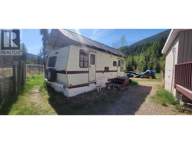 2467 Slocan Valley East Rd, Home with 0 bedrooms, 0 bathrooms and 5 parking in Slocan Park BC | Image 14