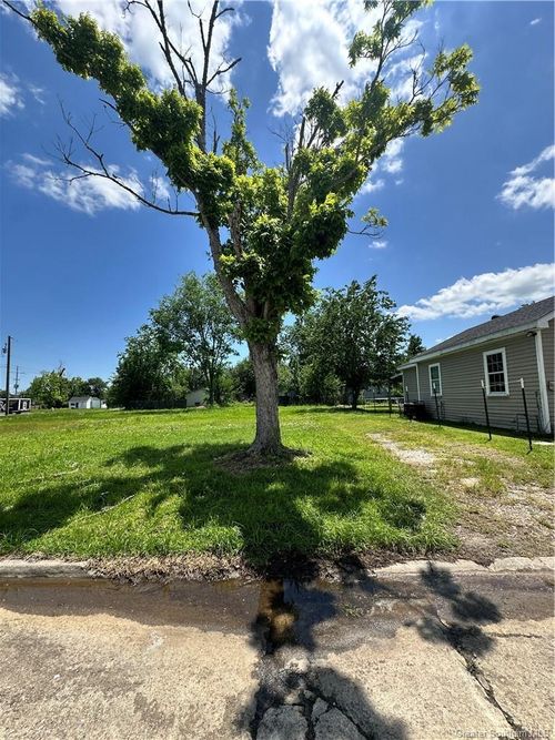 1020 Celeste St, Lake Charles, LA, 70601-7574 | Card Image