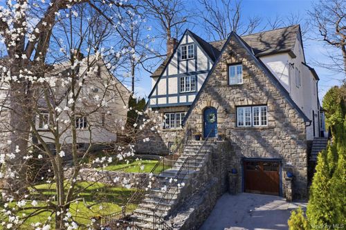 42 Mulberry Ln, New Rochelle, NY, 10804-4334 | Card Image