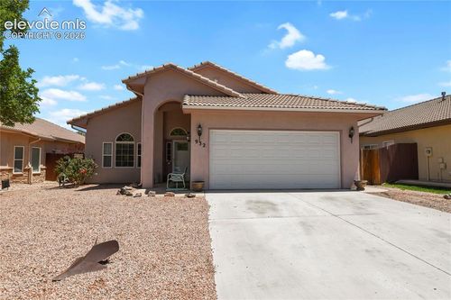 932 Pinecrest Dr, Pueblo, CO, 81005-5509 | Card Image