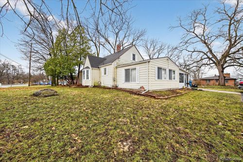 13520 N Fenton Rd, Fenton, MI, 48430-1171 | Card Image