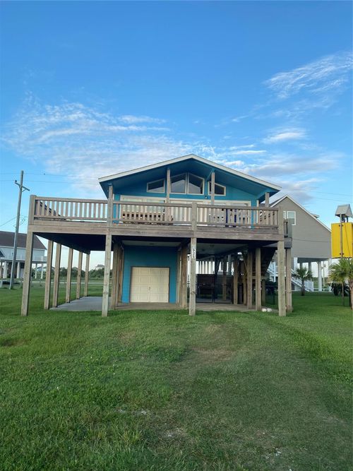 925 Honeysuckle, Crystal Beach, TX, 77650 | Card Image