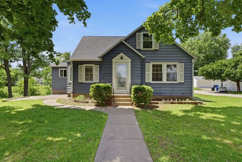 2405 31st Street A, Moline, IL, 61265-4976 | Card Image