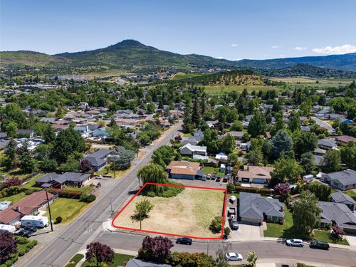 2178 Spring St, Medford, OR, 97504-6352 | Card Image