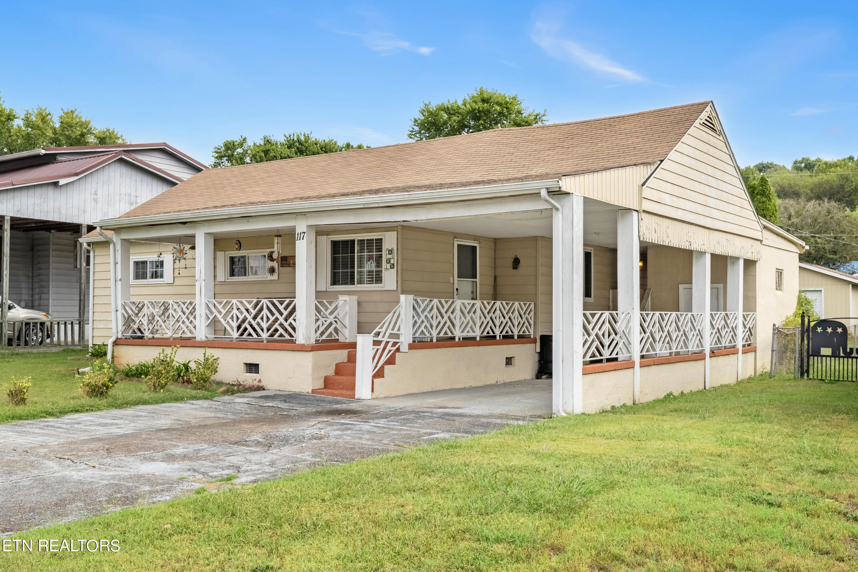 Lee Dr, Lenoir City, TN 37771