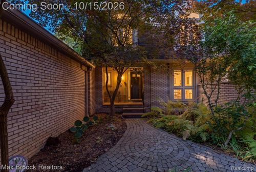 1168 Glenpointe Ct, Bloomfield Hills, MI, 48304-1510 | Card Image