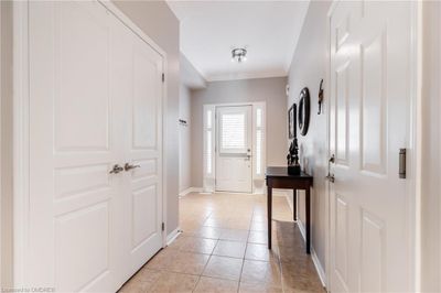 2423 Shadow Crt, Townhouse with 3 bedrooms, 3 bathrooms and 2 parking in Oakville ON | Image 3